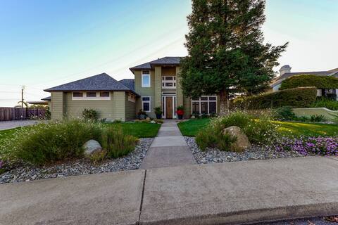 Berit’s Place ~ Oasis with Scenic Views