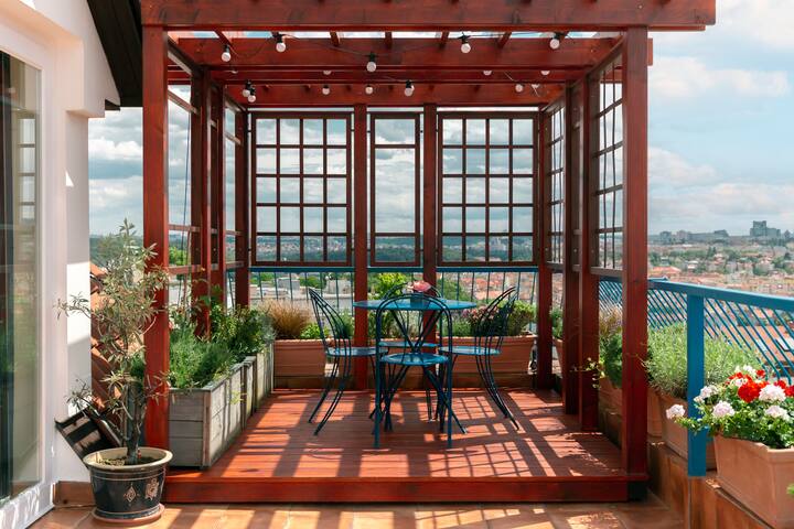 Rooftop Apartment with Garden Terrace gallery image 3