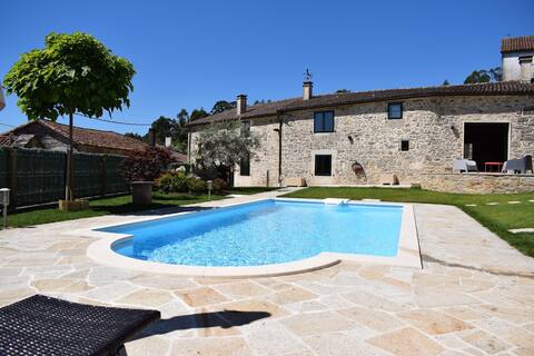 Cheerful home with pool