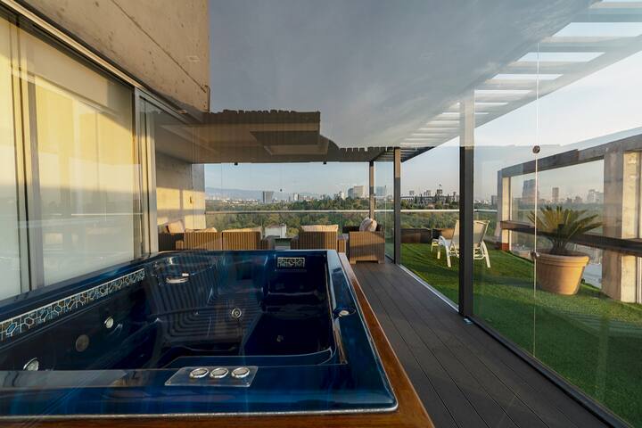 Luxury PH Incomparable View Roofgarden N Jacuzzi gallery image 3