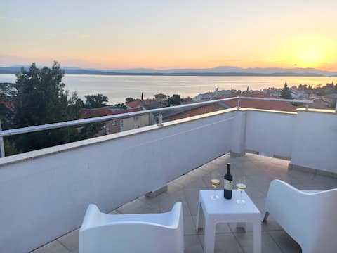 Successful Airbnb property: Comfortable attic apartment, sea view,wi-fi in Grad Crikvenica