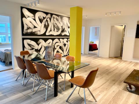 Modern 4 bdr,  3 bath Parliament Square Apartment