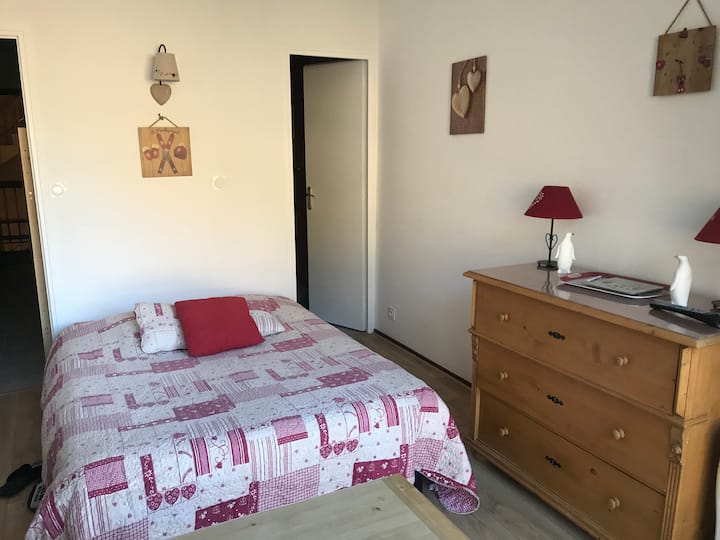 استوديو غرفة النوم الأساسية 