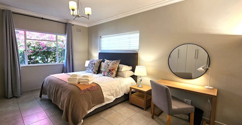 Spacious, quiet 2 bed Apartment with lovely views gallery image 4