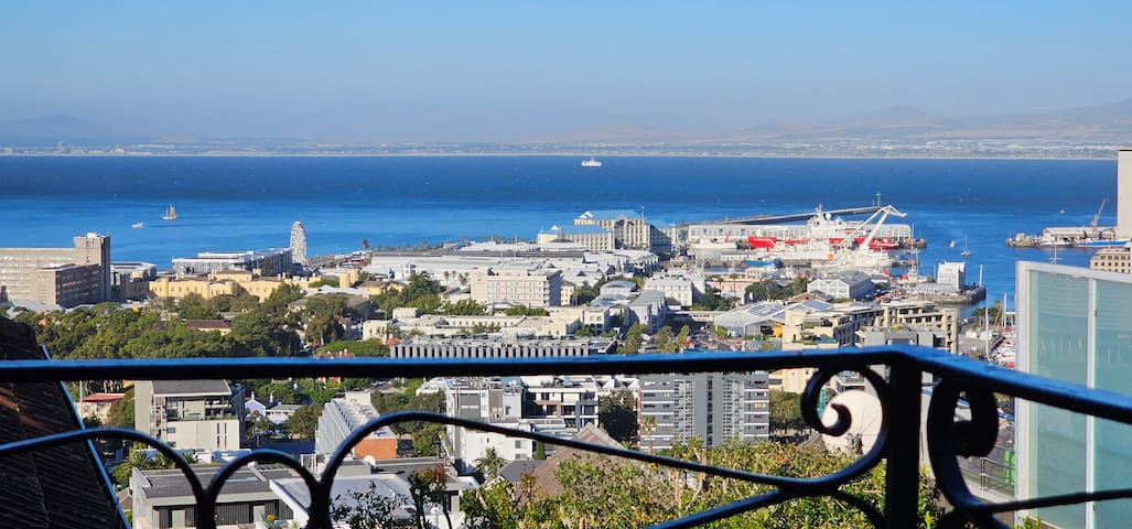 Spacious, quiet 2 bed Apartment with lovely views