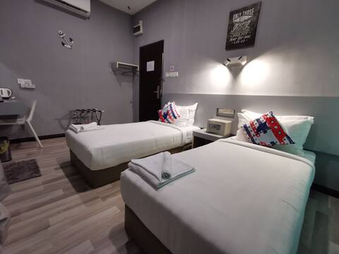 108 Ang Lee Holiday Stay - Twin + Private Balcony, Tourist Pier 700m