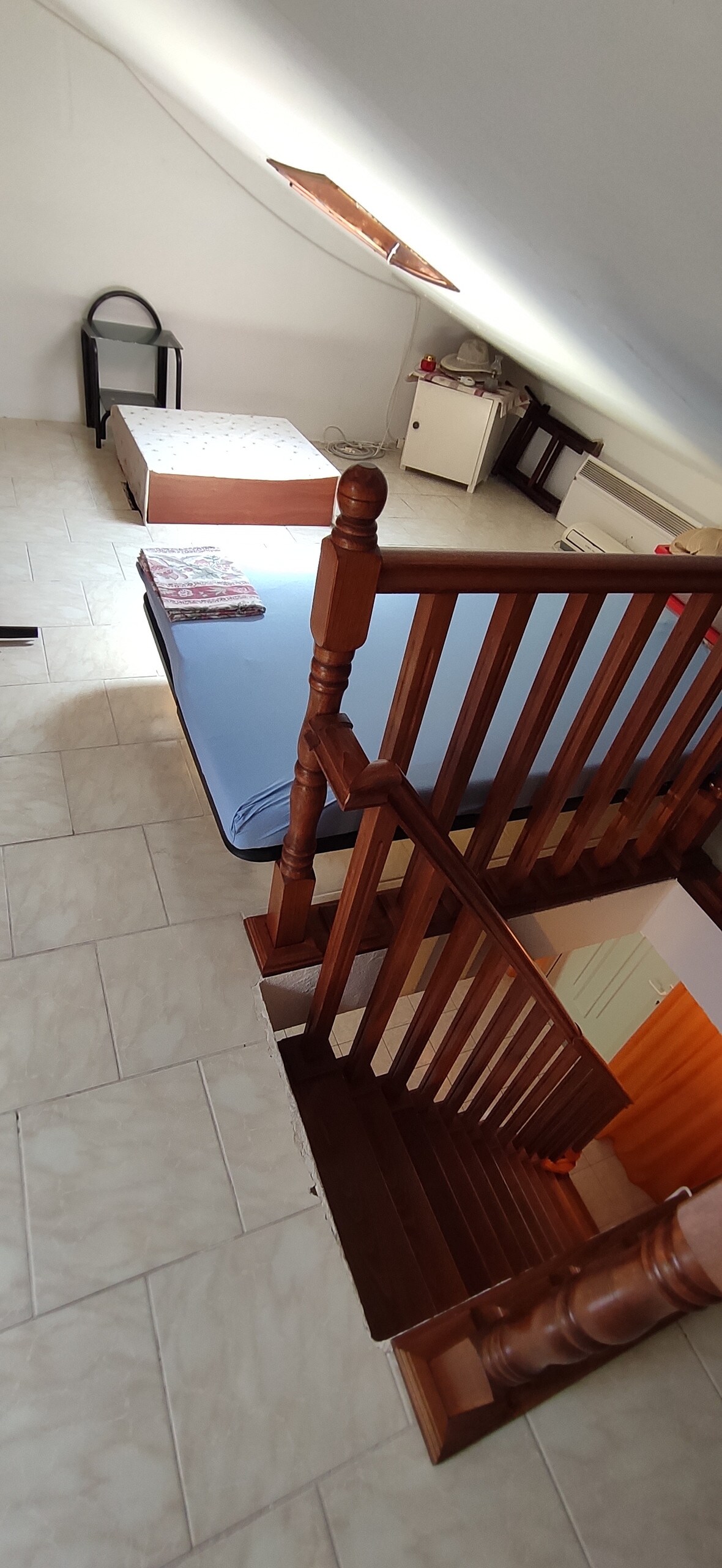 Тавански легла