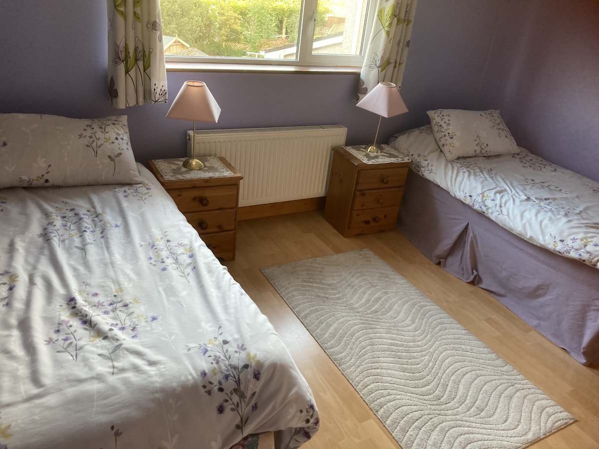 Habitación doble luminosa y espaciosa