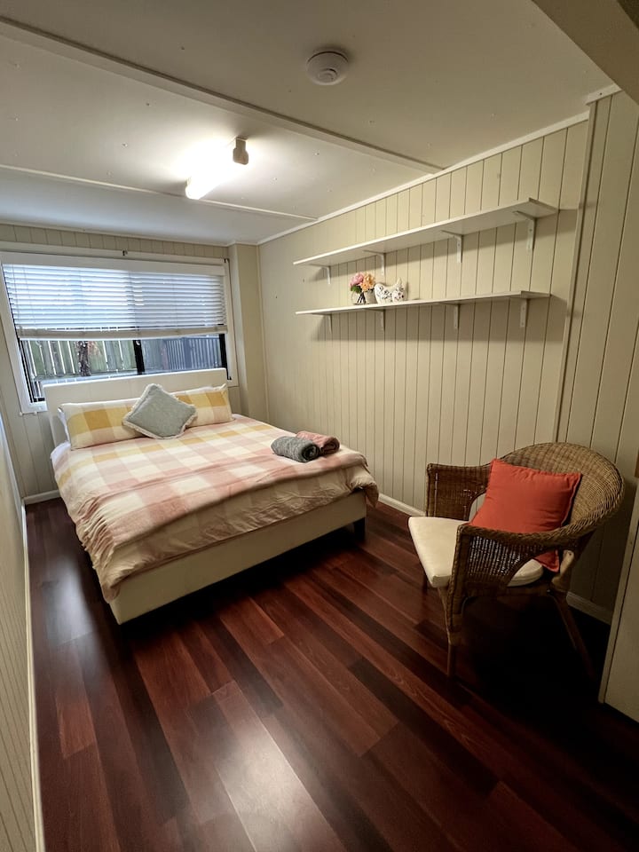 Chumba cha kulala 3 na kitanda cha ukubwa wa malkia 