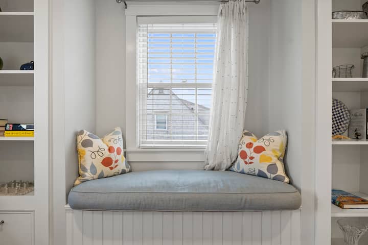 Sunny Second Floor 2bd, 2bt - Nantucket, MA