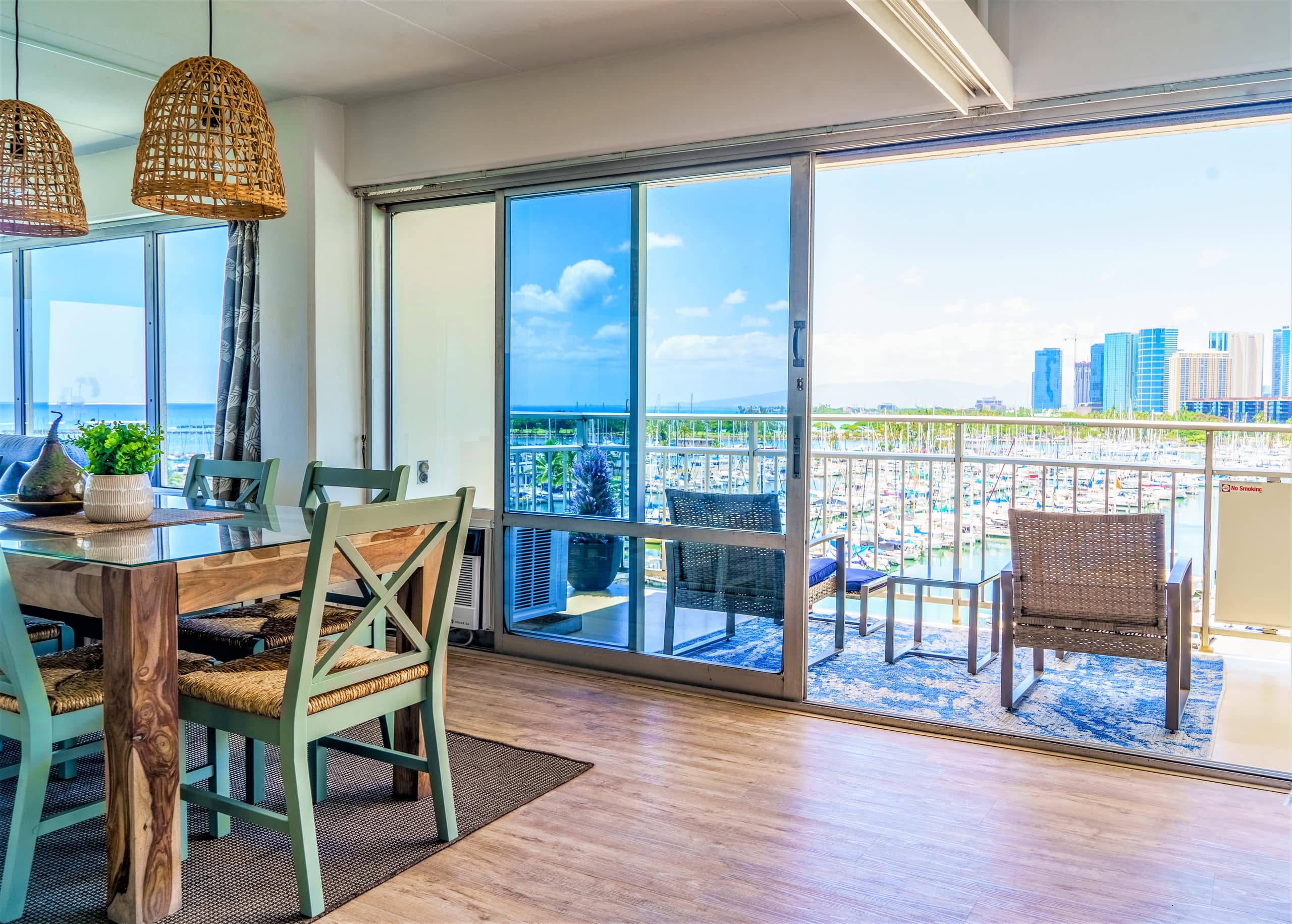 Beachfront Condo Ilikai Collection # 11. Sleeps 6. - Image 18