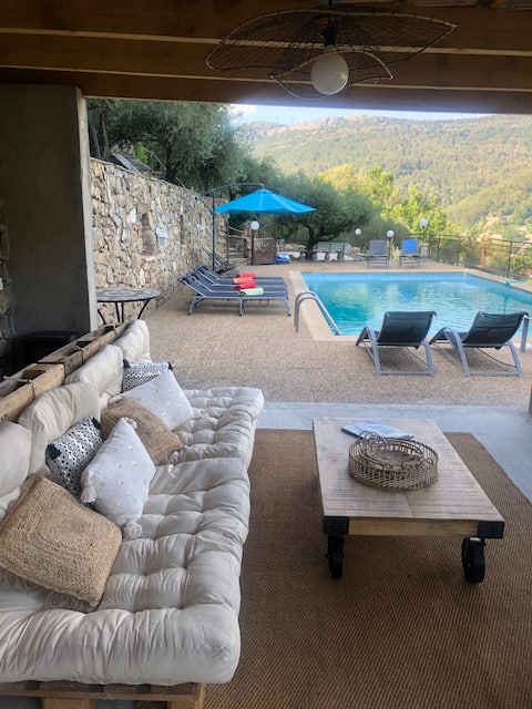 Large villa with Pool and Stunning View