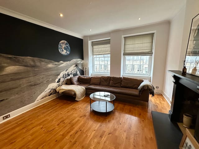 Amazing Royal Mile Apartment.