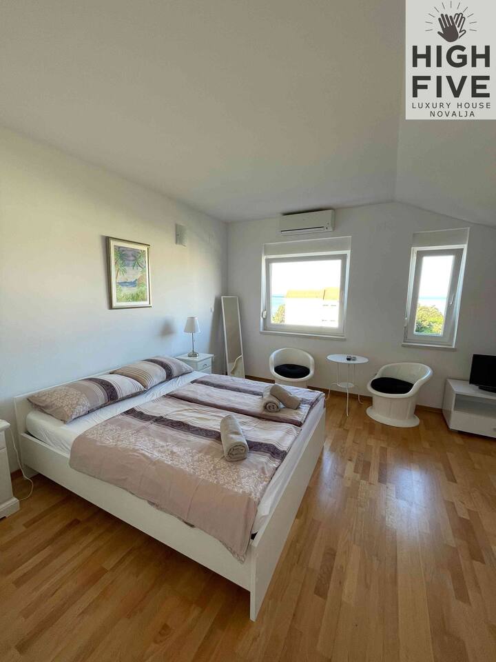 Maison de luxe de 3 étages avec cour et terrasse à seulement 80 mètres de la mer - Chambre 3 avec vue sur la mer