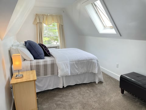 Beach retreat - bright, cozy, clean, private!