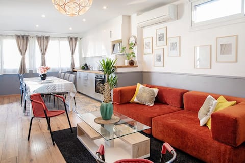 Large House + 2 Small Ones, Parking, AC, Terrace