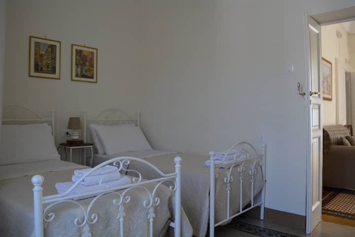 غرفة النوم 1