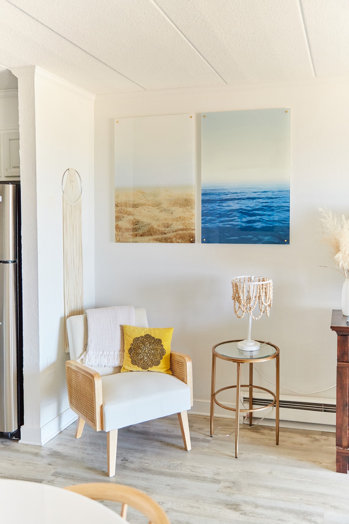 Popular Airbnb listing: Light and Airy Oceanfront Condo with Large Porch in Ocean City