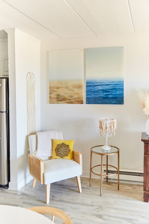 Popular Airbnb listing: Light and Airy Oceanfront Condo with Large Porch in Ocean City