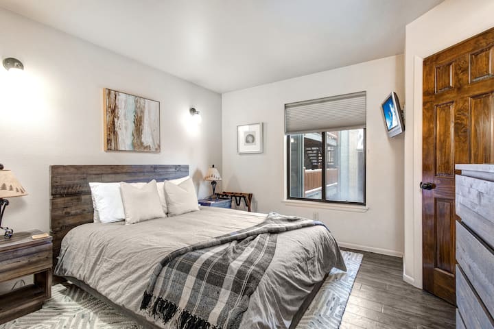 Main bedroom with Queen bed and blackout shades.