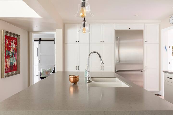 Cape Cod-Style Home near Bird Rock gallery image 5