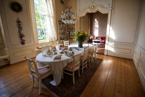 BED AND BREAD THOLEN