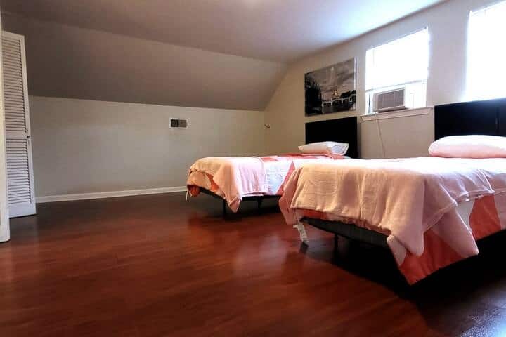 חדר שינה למעלה (1)