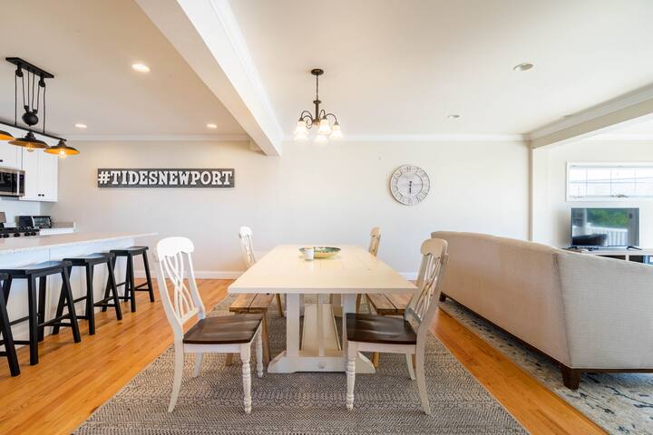 5BR/5BA Beachside Newport Home Steps to Beach! gallery image 5