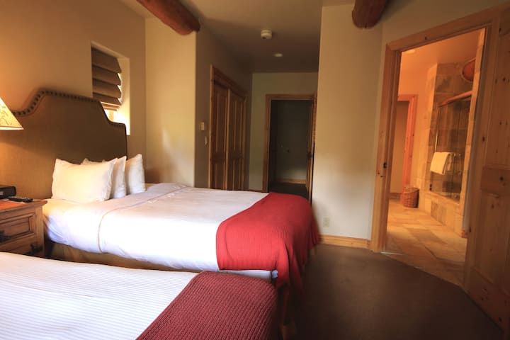 חדר שינה תחתון 4
מצעים משתנים