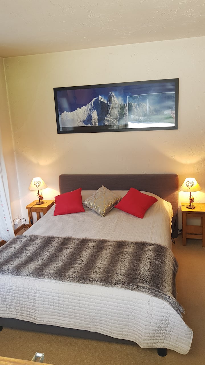 卧室内配有140张床，非常舒适。 