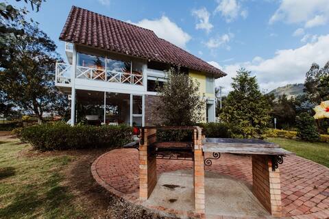 Chalet Andino - House with mountain view (Montaña)