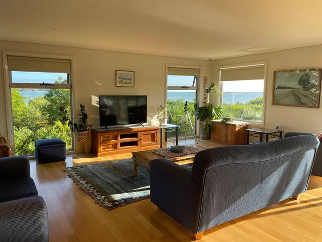 The Dunes 5 bedrooms. Amazing water beach views gallery image 5