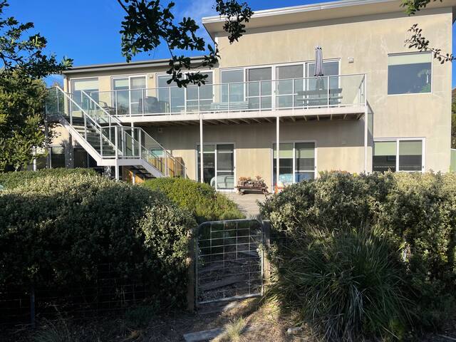 The Dunes 5 bedrooms. Amazing water beach views gallery image 2