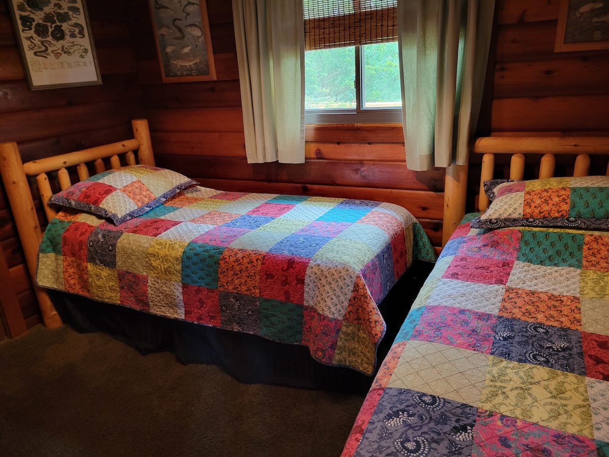 Chumba kizuri cha kulala cha nyumba ya mbao