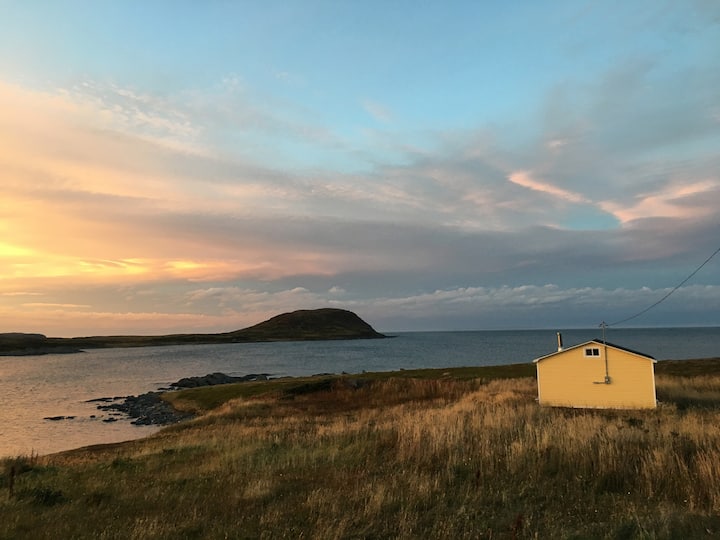 Seaside Cozy Cabin with Ocean View in Hay Cove, Newfoundland and