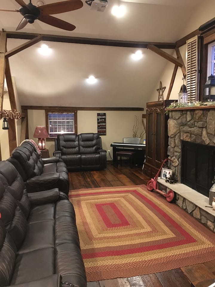 The Red Barn Retreat Barns for Rent in Jonestown, Pennsylvania