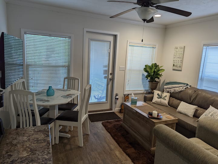 C12 Lake View Tiny Home Cabins for Rent in Sherrills Ford, North