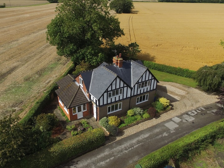 Portington Lodge, beautiful rural farm cottage Farm stays for Rent in