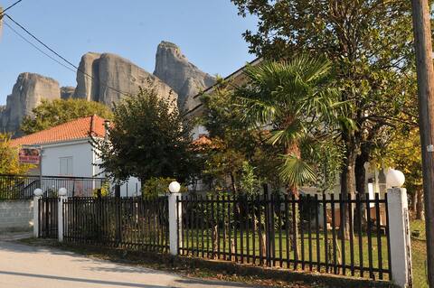 Vila Vasi - ưodern house view Meteora