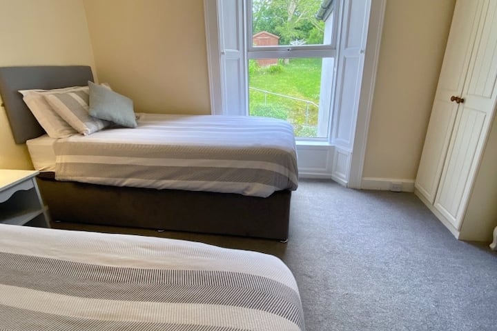 Bedroom 1   -Twin room