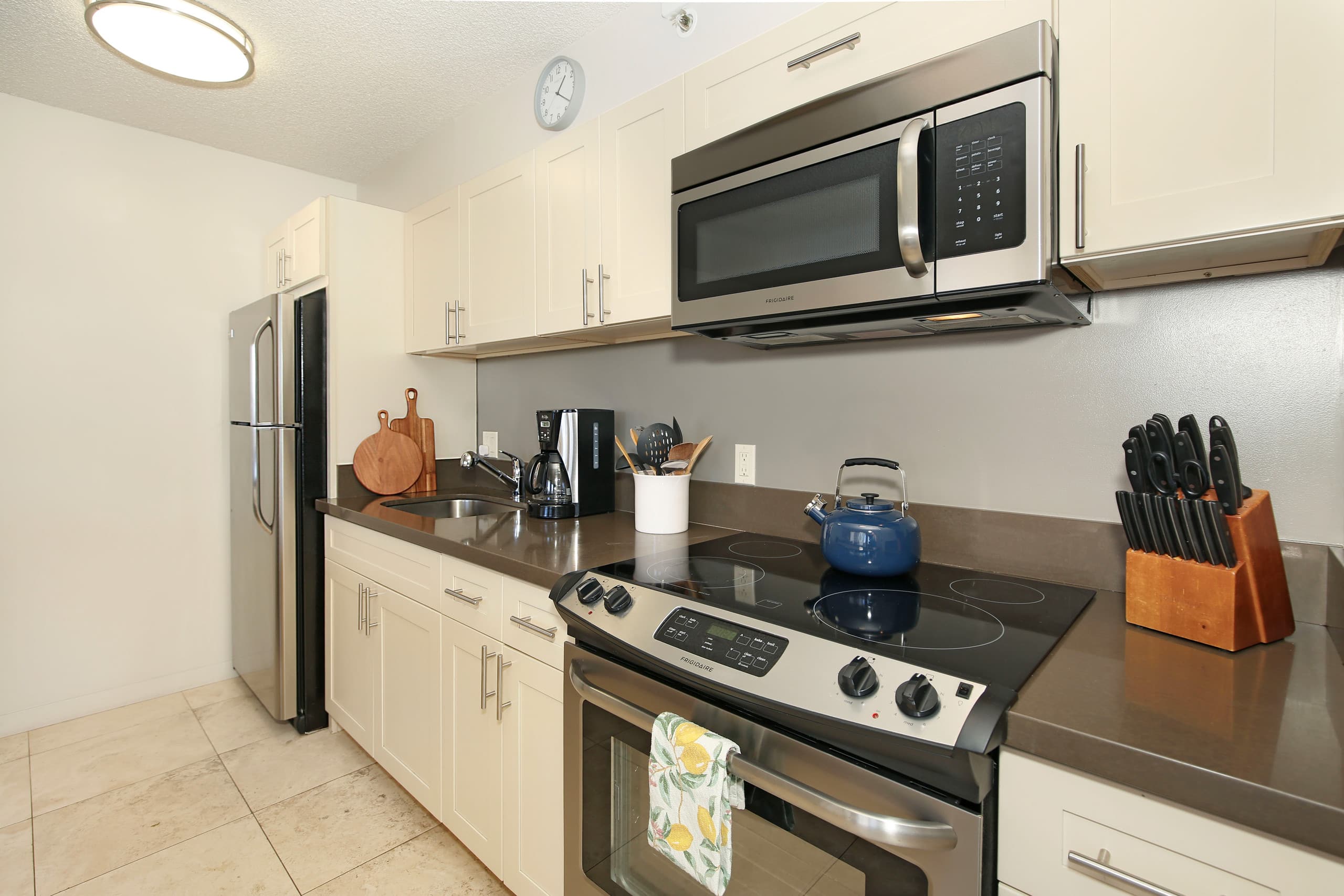 Condo in Honolulu · ★4.63 · 1 bedroom · 2 beds · 1 private bath - Image 6