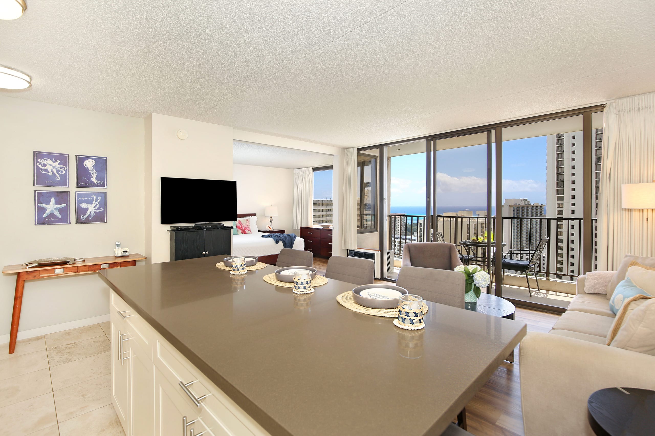 Condo in Honolulu · ★4.63 · 1 bedroom · 2 beds · 1 private bath - Image 9