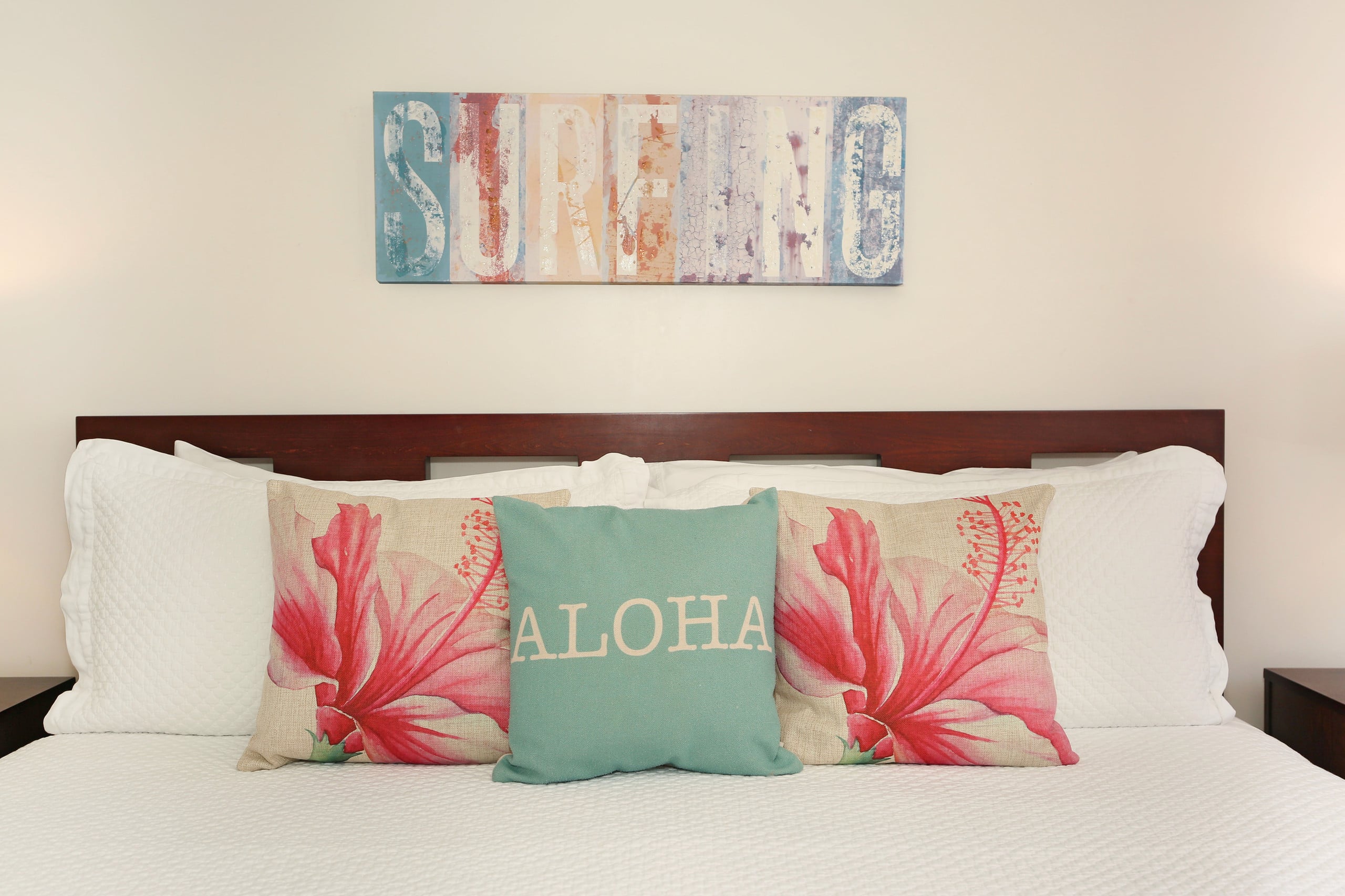 Condo in Honolulu · ★4.63 · 1 bedroom · 2 beds · 1 private bath - Image 13