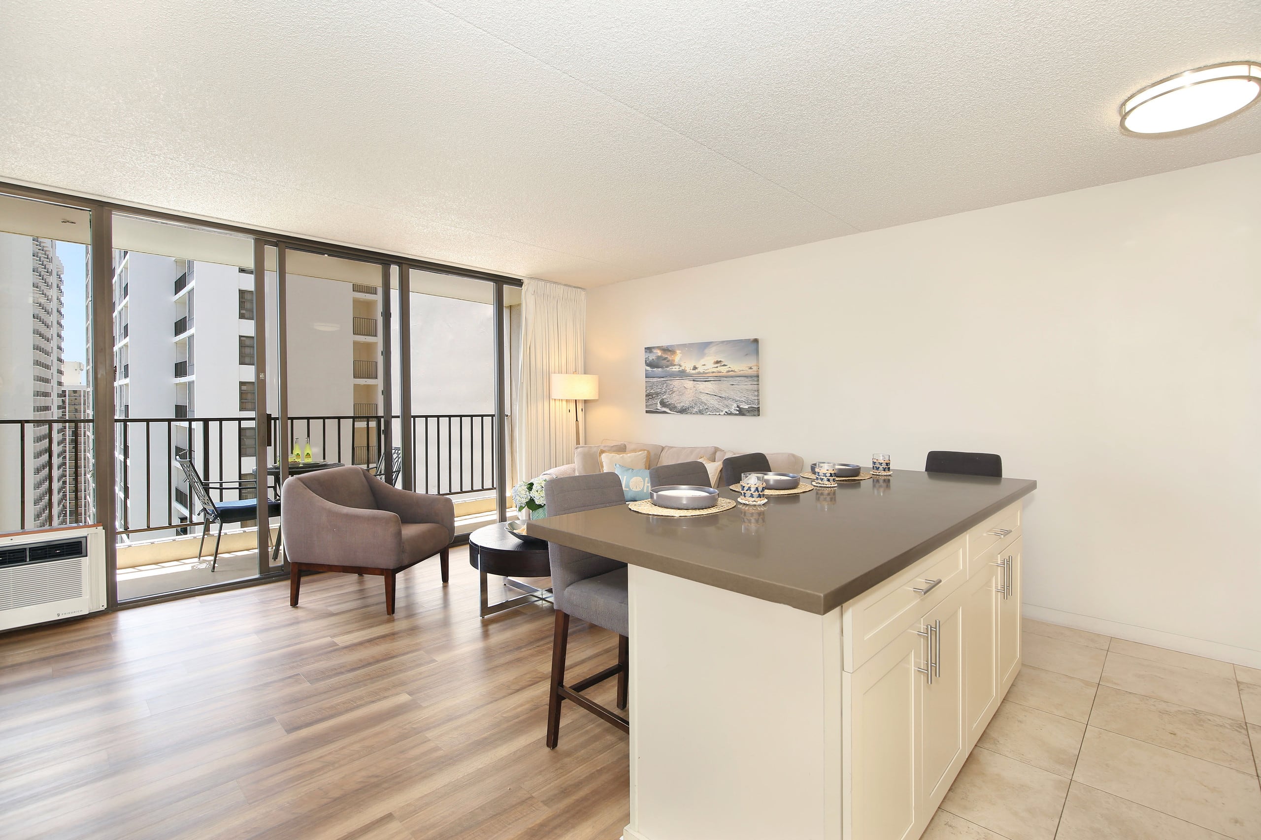 Condo in Honolulu · ★4.63 · 1 bedroom · 2 beds · 1 private bath - Image 4