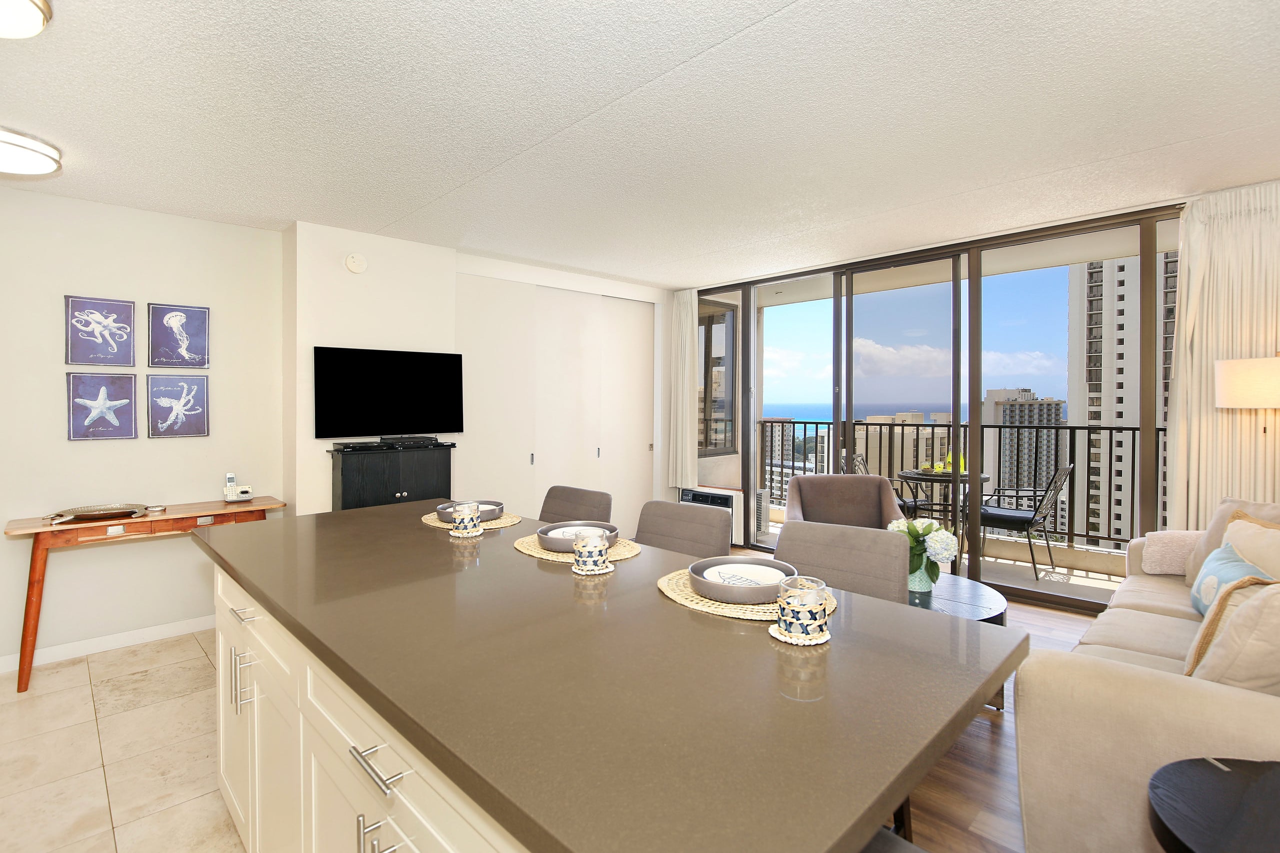 Condo in Honolulu · ★4.63 · 1 bedroom · 2 beds · 1 private bath - Image 8