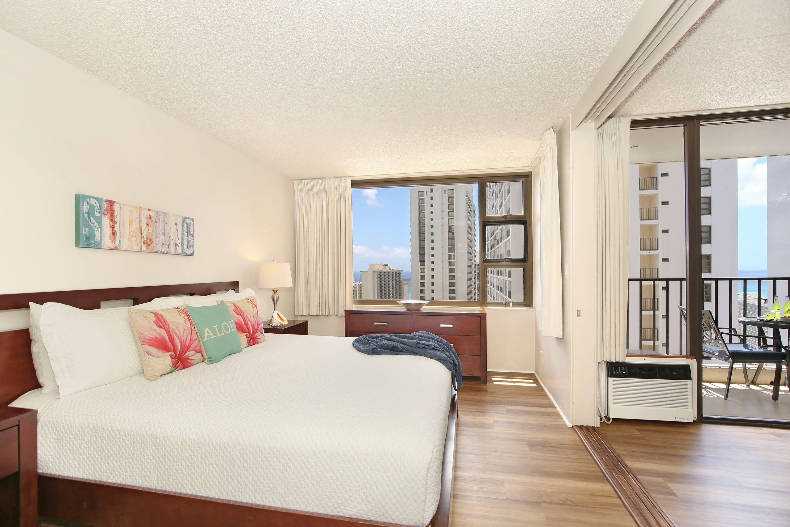 Condo in Honolulu · ★4.63 · 1 bedroom · 2 beds · 1 private bath - Image 10