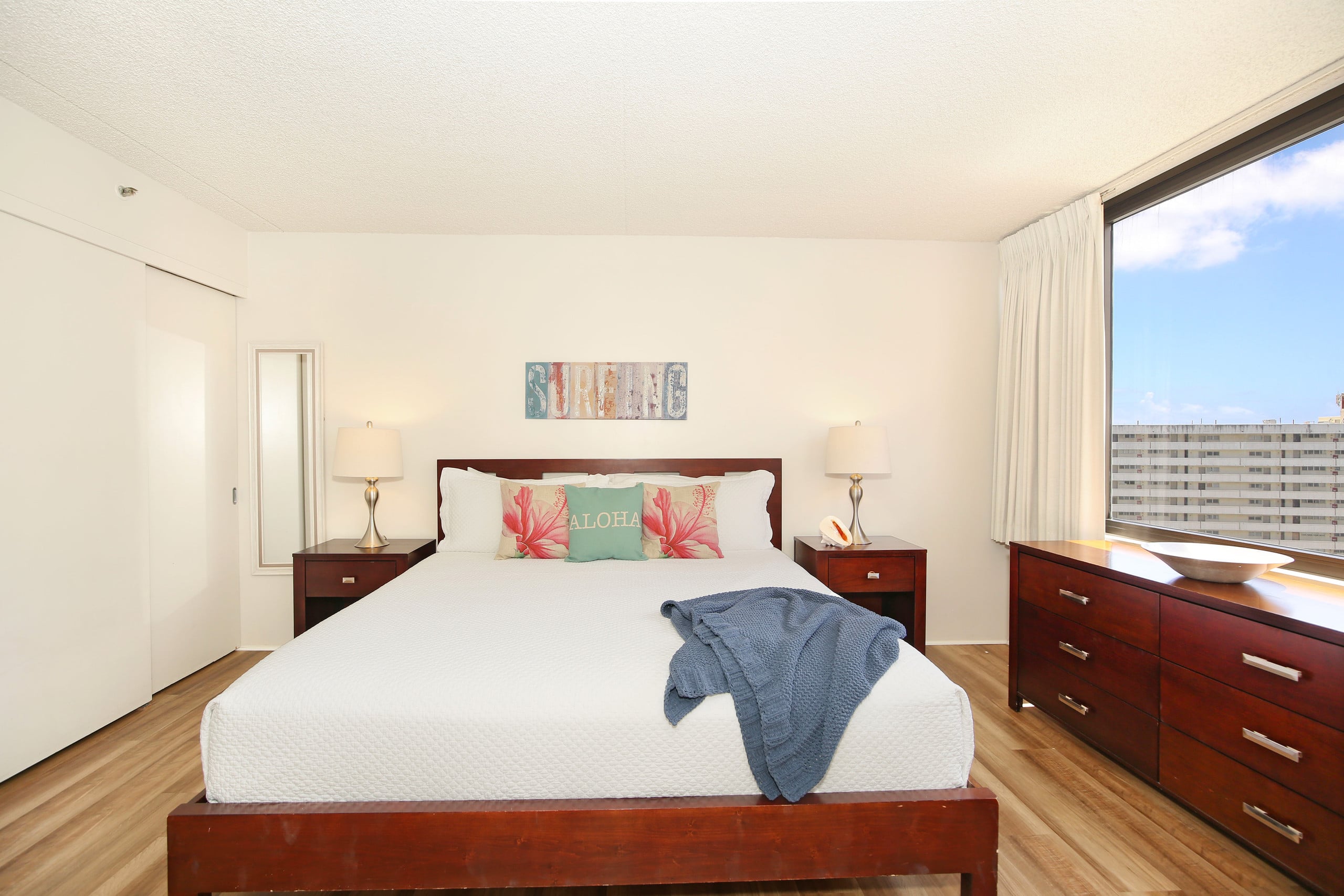 Condo in Honolulu · ★4.63 · 1 bedroom · 2 beds · 1 private bath - Image 12