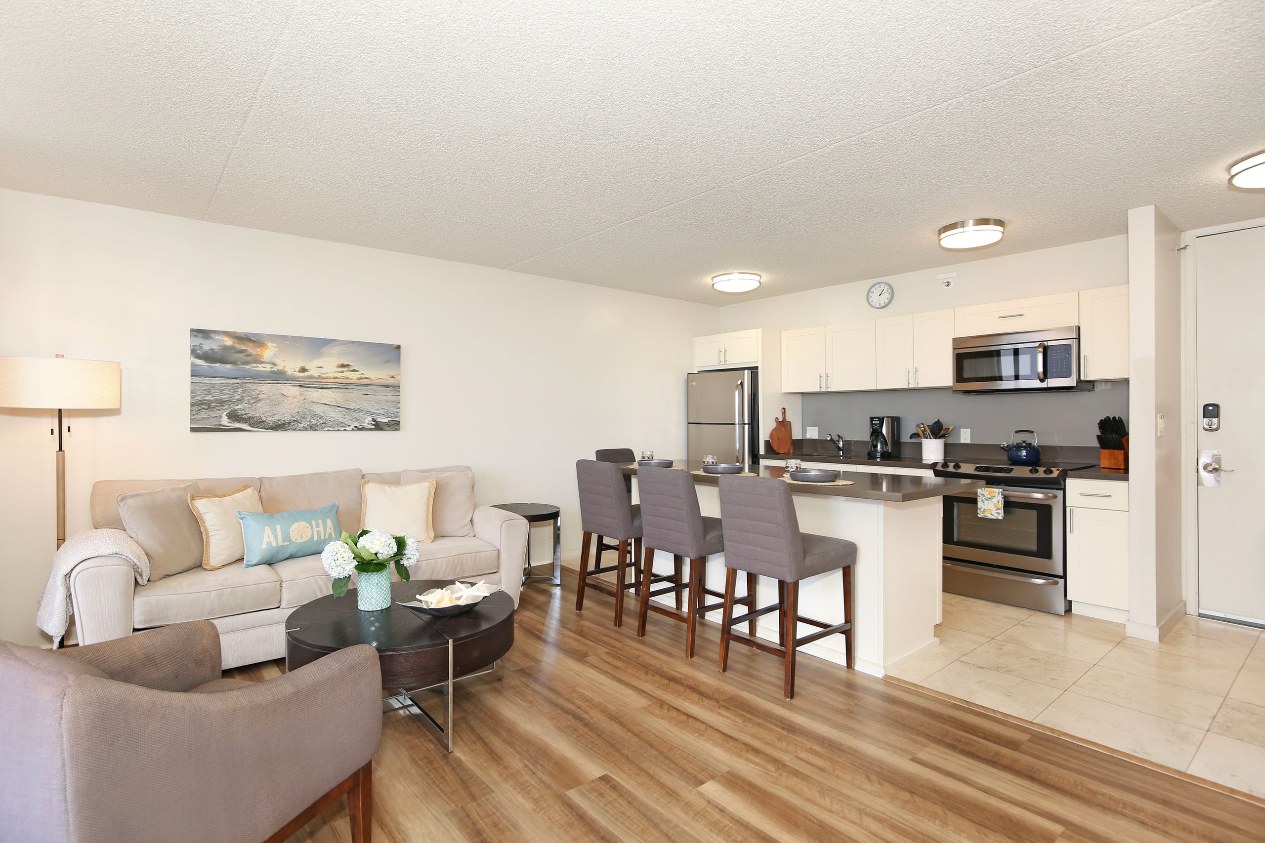 Condo in Honolulu · ★4.63 · 1 bedroom · 2 beds · 1 private bath - Image 5