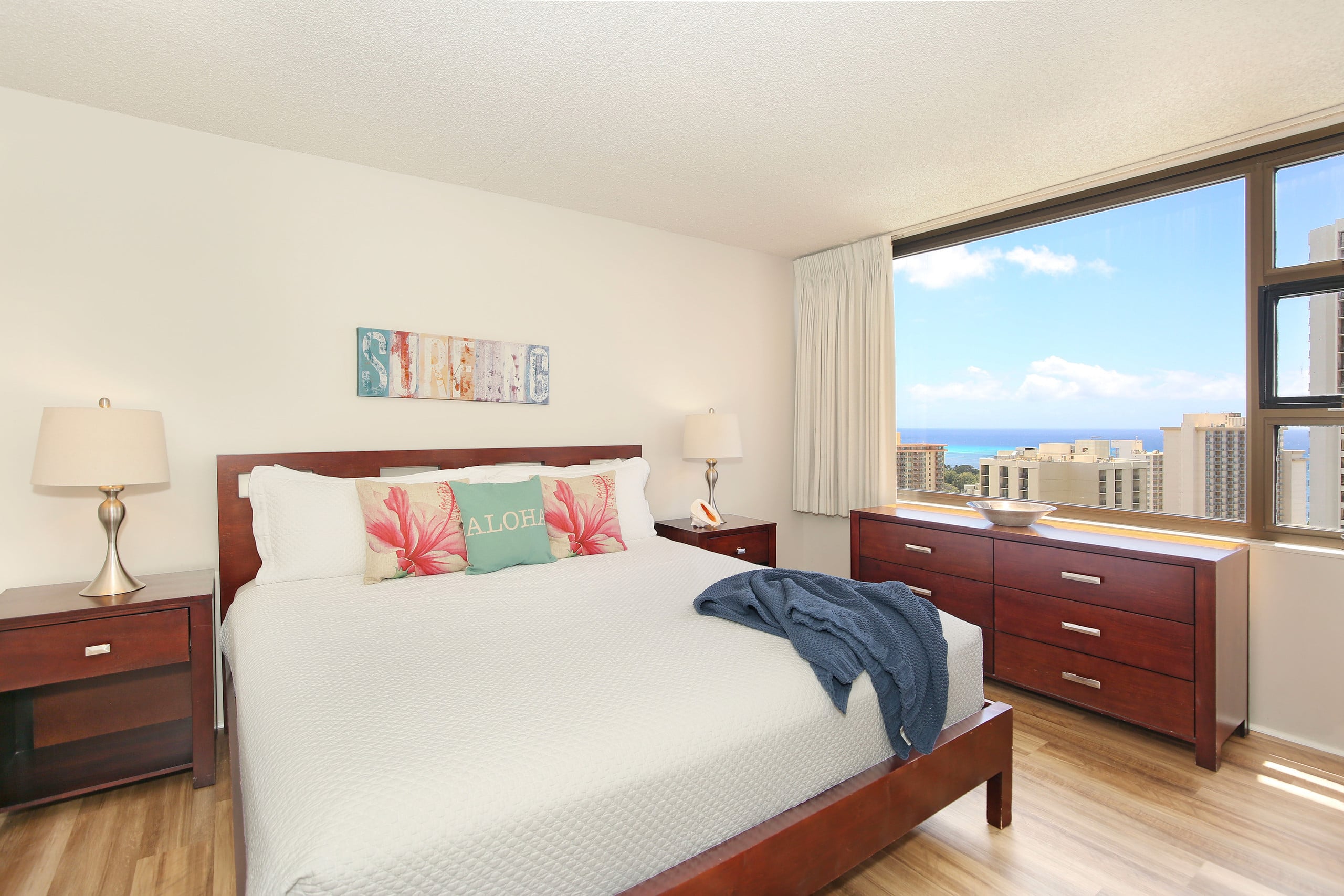 Condo in Honolulu · ★4.63 · 1 bedroom · 2 beds · 1 private bath - Image 11