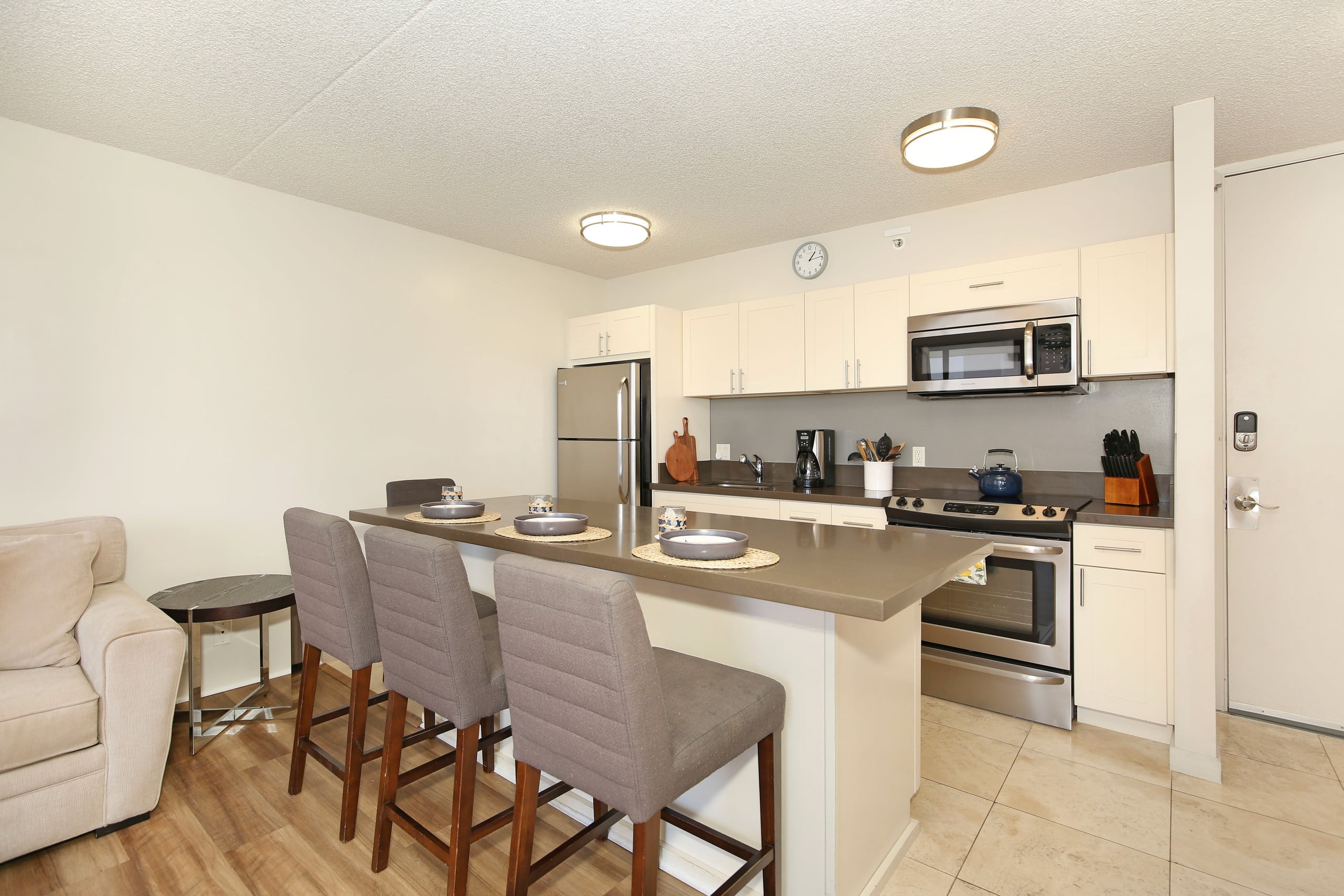 Condo in Honolulu · ★4.63 · 1 bedroom · 2 beds · 1 private bath - Image 7